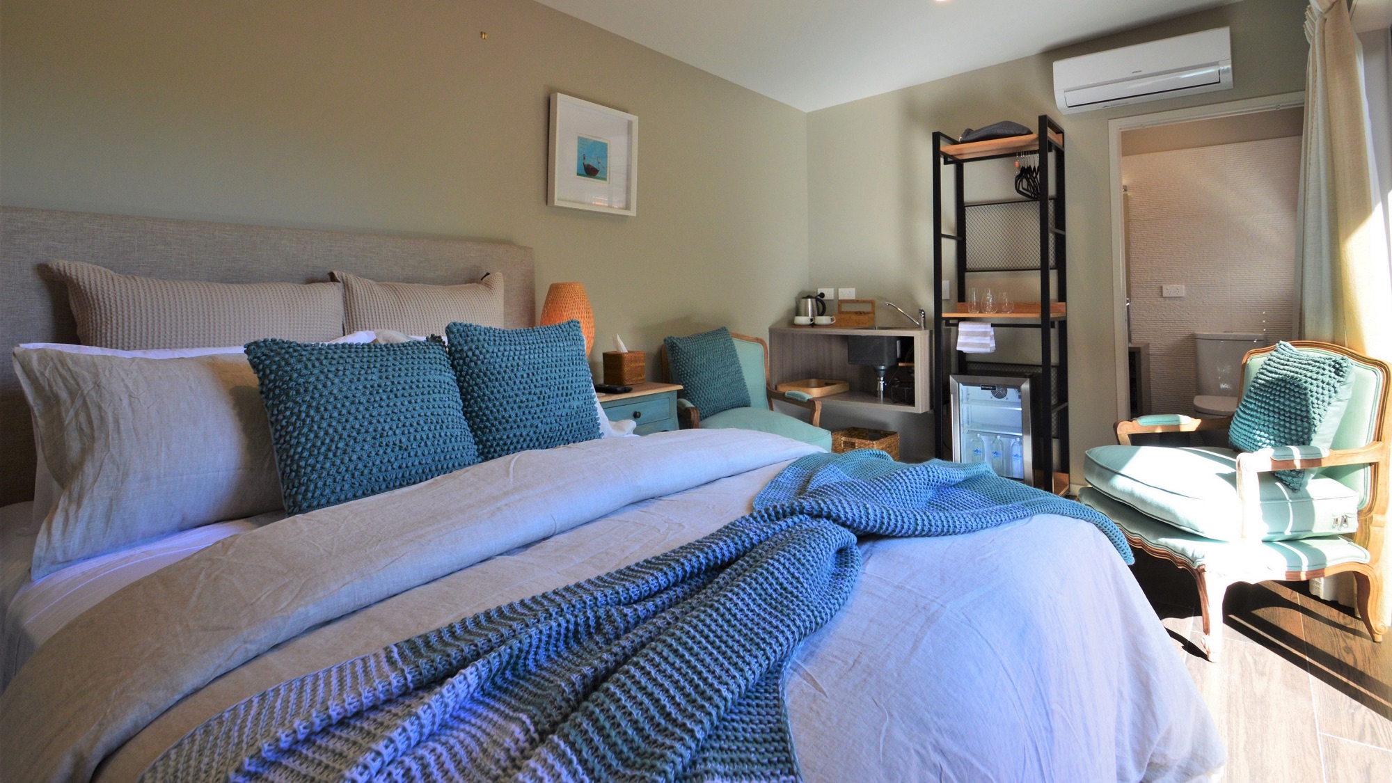 BeachBox queen studio